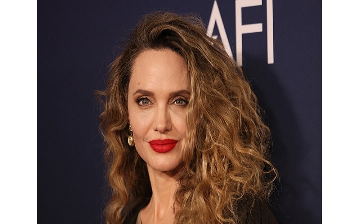 বয়স নিয়ে অজানা অভিজ্ঞতা জানালেন অ্যাঞ্জেলিনা জোলি