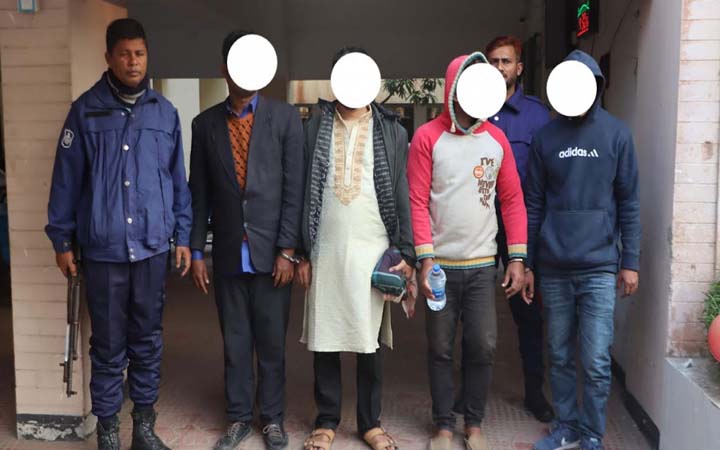 ভোলায় প্রাথমিক শিক্ষক নিয়োগ পরীক্ষায় জালিয়াতি, আটক ২১