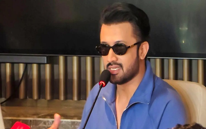 পৃথিবীর যেখানেই যাই, বাংলাদেশের খাবারের প্রশংসা করি : আতিফ আসলাম