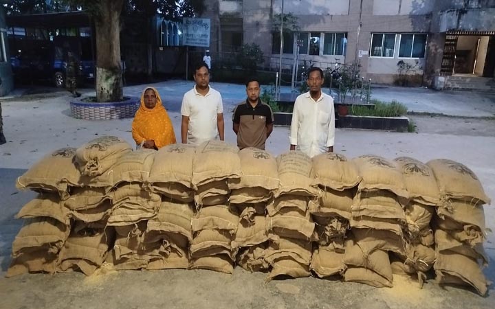 চার ইউপি সদস্যের বাড়ি থেকে ৬৮ বস্তা সরকারি চাল উদ্ধার