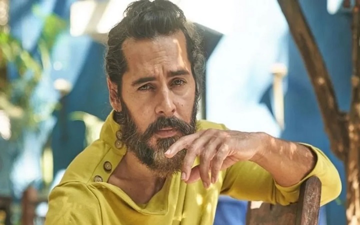 বলিউড অভিনেতা দিনো মোরিয়া গ্রেপ্তার