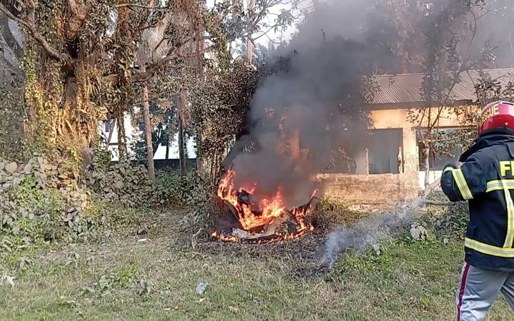 বাগেরহাটে স্বতন্ত্র প্রার্থীর প্রস্তাবিত মেডিকেলের স্থাপনায় আগুন