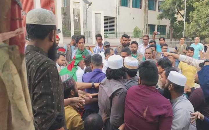 বগুড়ায় উদীচীর পরিবেশনে বাধা-ভাঙচুর, ৭ জন আহত