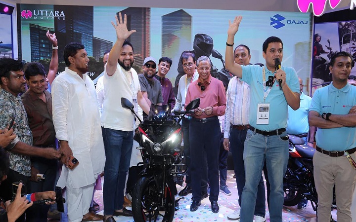 পালসার এফ২৫০ মোটরসাইকেল উদ্বোধন করলো বাজাজ