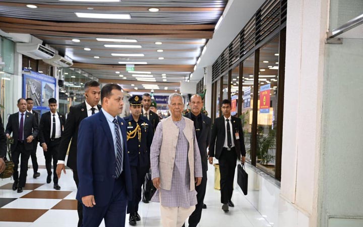 থাইল্যান্ডের উদ্দেশে ঢাকা ছাড়লেন প্রধান উপদেষ্টা