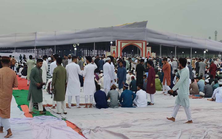 দ্রুত নির্বাচন চেয়ে ঈদের জামাতে দোয়া প্রার্থনা