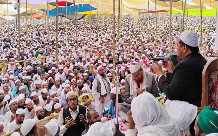 মুসলিম উম্মাহর শান্তি কামনায় শেষ হলো চরমোনাইয়ের মাহফিল