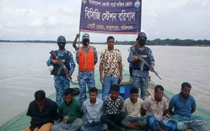 অবৈধ বালু উত্তোলনের ২ ড্রেজার মেশিন জব্দ, ৬ লাখ টাকা জরিমানা