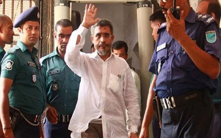 ১০ ট্রাক অস্ত্র মামলায় লুৎফুজ্জামান বাবর খালাস