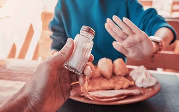 খাওয়ার আগে লবণ মুখে দেওয়া কি সুন্নত?