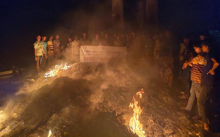 নিষেধাজ্ঞা অমান্য করে ইলিশ শিকারের দায়ে ভোলায় ১৭ জেলে আটক