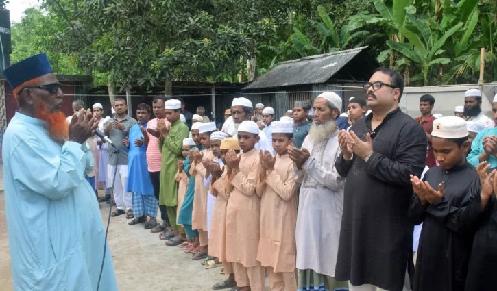 বগুড়ায় আয়াতুল্লাহ খামেনির গায়েবানা জানাজা