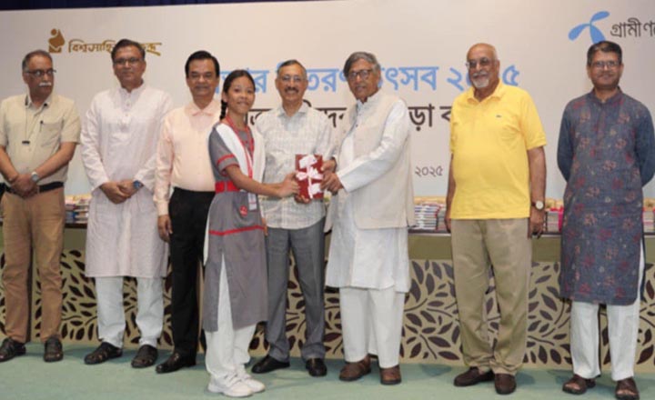 বই পড়ে পুরস্কার পেলো ঢাকা মহানগরের ৫০৯৪ শিক্ষার্থী