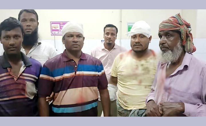 ক্যারম বোর্ড খেলা নিয়ে সংঘর্ষ, আহত ১৪