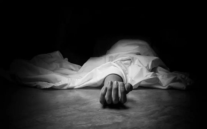 ট্রেনের ছাদে ভ্রমণ, ব্রিজের ধাক্কায় প্রাণ গেল যুবকের