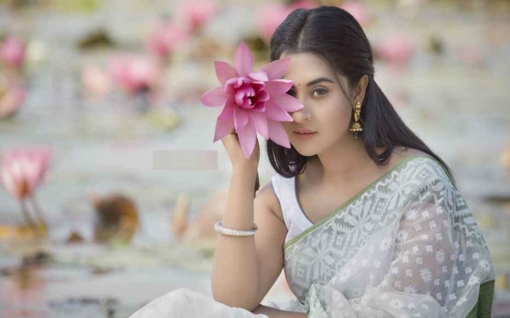 নায়িকা বুবলী এবার গায়িকা