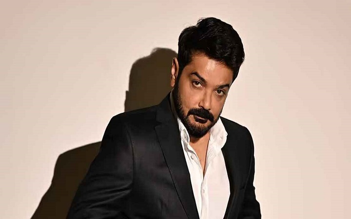 প্রসেনজিতের ঠোঁটে কামড় তরুণের, রক্তাক্ত হন অভিনেতা