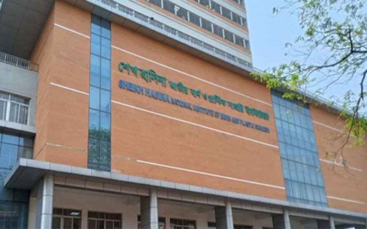 কীর্তনখোলায় তেলের ট্রলারে বিস্ফোরণ, বার্ন ইনস্টিটিউটে ভর্তি দগ্ধ ৪