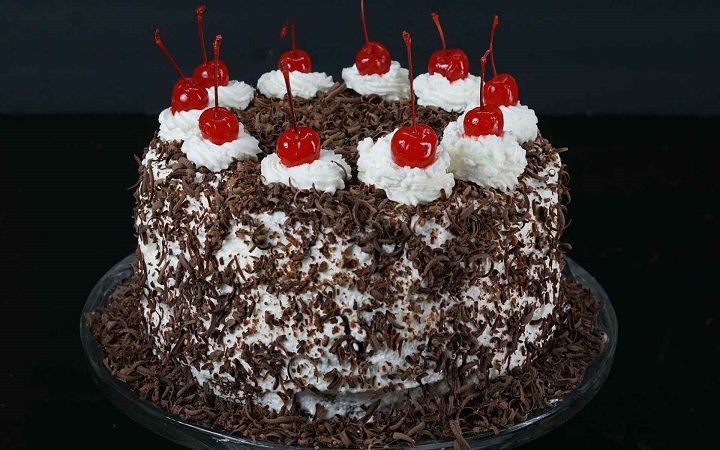 কেকের নাম ‘ব্ল্যাক ফরেস্ট’ হওয়ার অজানা কাহিনি