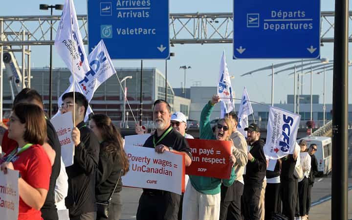 কানাডায় কেবিন ক্রুদের ধর্মঘট, ৭০০ ফ্লাইট বাতিল