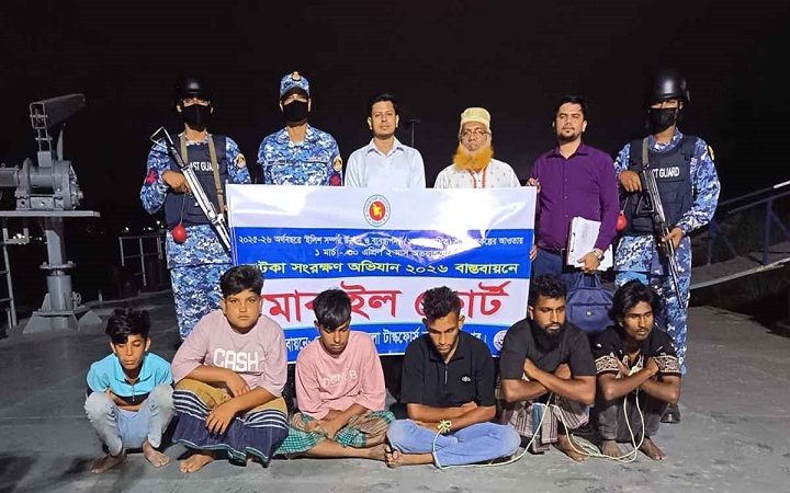 চাঁদপুরে জাটকা ধরায় ৬ জেলে আটক, ৩ জনের কারাদণ্ড