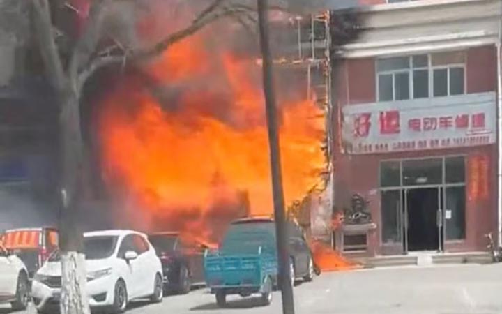 চীনের লিয়াওনিংয়ে রেস্তোরাঁয় ভয়াবহ আগুন, নিহত ২২