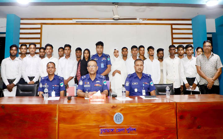 চুয়াডাঙ্গায় ১২০ টাকায় পুলিশে চাকরি পেলেন ১৬ তরুণ-তরুণী