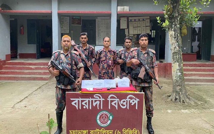 চুয়াডাঙ্গায় বিজিবির অভিযানে বিদেশি পিস্তল-গুলি-গাঁজা উদ্ধার
