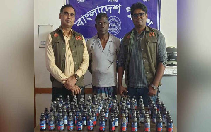 চুয়াডাঙ্গায় ফেনসিডিলসহ মাদক কারবারি গ্রেফতার