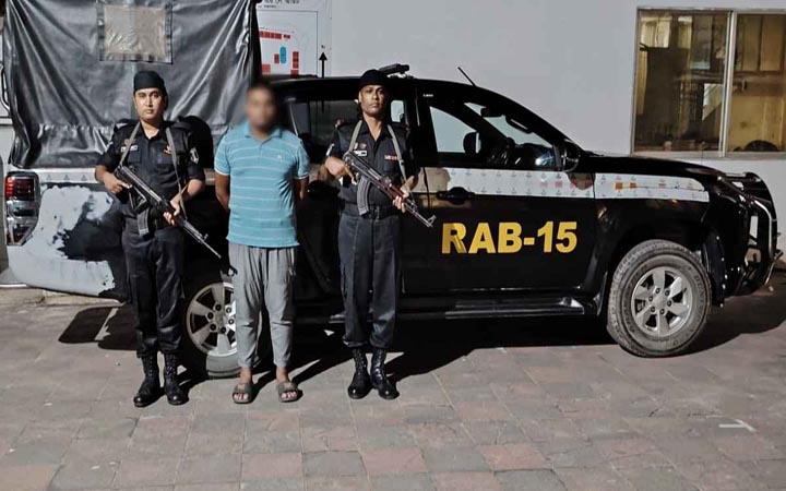 কক্সবাজারের সাবেক এমপি কমলের সহযোগী গ্রেফতার