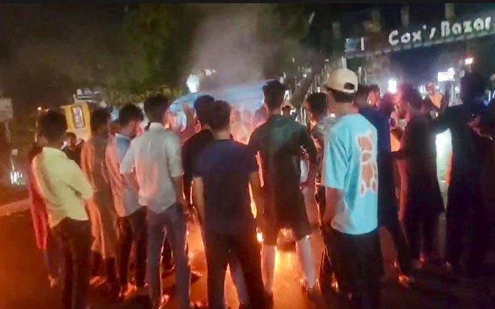 নুরের ওপর হামলার প্রতিবাদে কক্সবাজারে বিক্ষোভ-সড়ক অবরোধ
