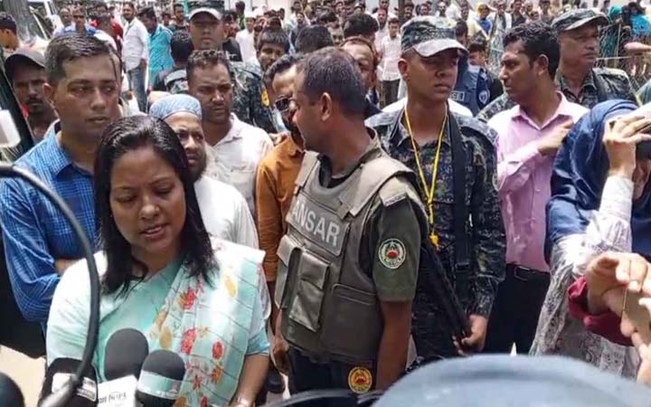 কক্সবাজারে উচ্ছেদ আতঙ্কে স্থানীয়দের বিক্ষোভ