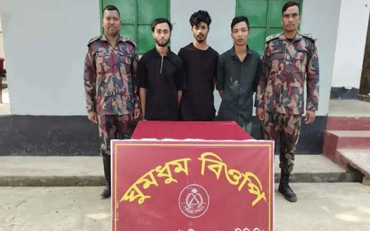 আরাকান আর্মির হাতে আটক ৩ বাংলাদেশিকে ফেরত আনল বিজিবি