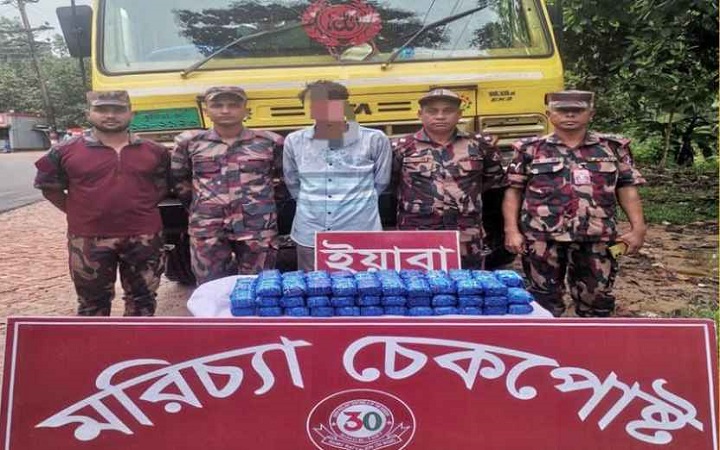 রামুতে ট্রাক থেকে দেড় ১ লাখ ইয়াবা জব্দ