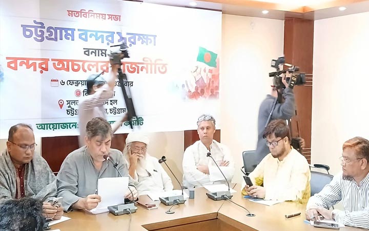 চট্টগ্রাম বন্দর নিয়ে গোপনীয় চুক্তি হতে পারে না : ফরহাদ মজহার