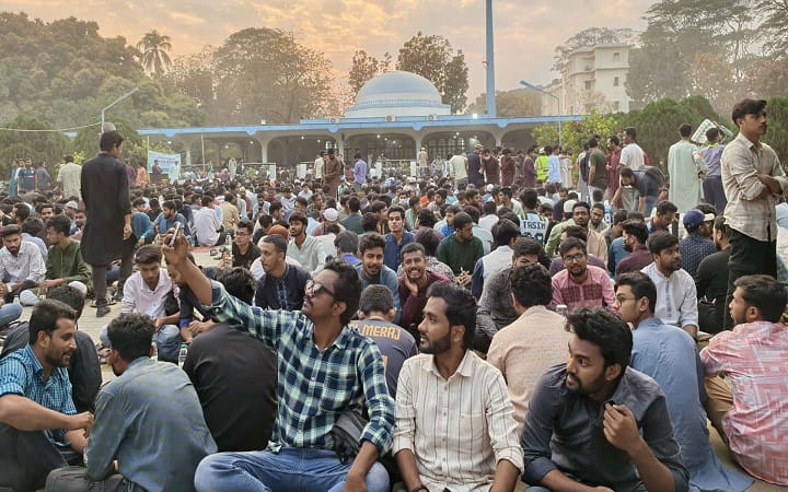 রাকসুতে ১৮ হাজার শিক্ষার্থীর অংশগ্রহণে গণইফতার