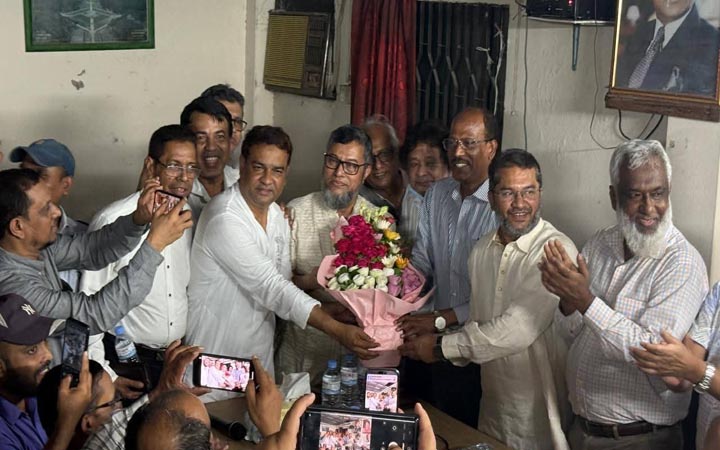 ড্যাবের নবনির্বাচিত কমিটির কাছে দায়িত্ব হস্তান্তর