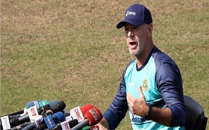 দেশে ফিরে গেছেন সিডন্স