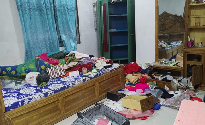 মিরসরাইয়ে প্রবাসীর বাড়িতে ডাকাতি