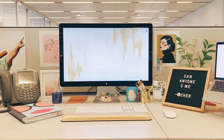 কাজের গতি বাড়াতে ছিমছাম ডেস্ক