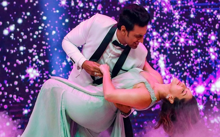 দেবের সঙ্গে সানি লিওনের সেই মুহূর্ত, ভাইরাল ভিডিও