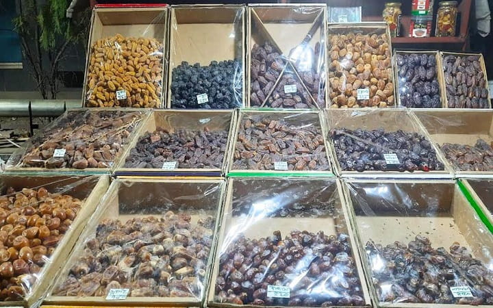 রোজার প্রথম দিনে খেজুরের দাম কেজিতে ৫০ টাকা বেড়েছে