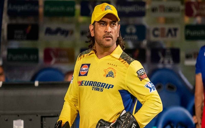 ধোনির হলুদ অধ্যায়ের বিদায়ঘণ্টা বাজছে!