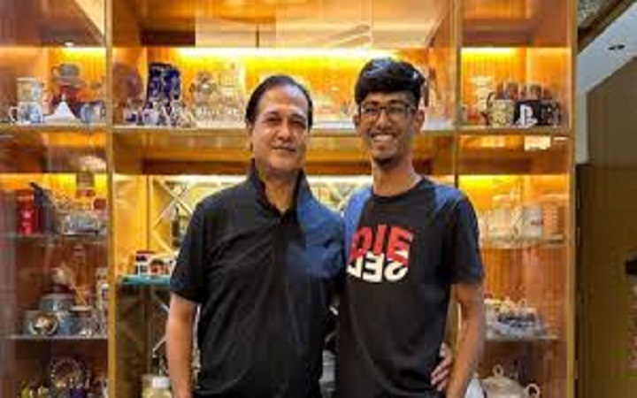 ছোট ছেলের বিয়ের খবর দিলেন আসিফ