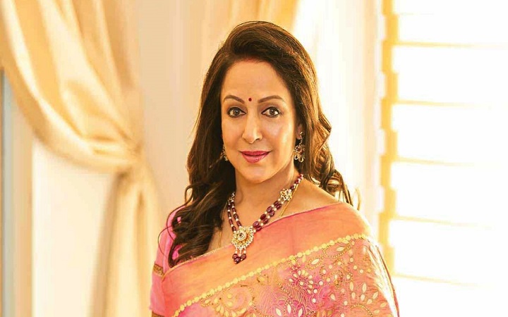 নেটিজেনদের কটাক্ষের শিকার হেমা মালিনী