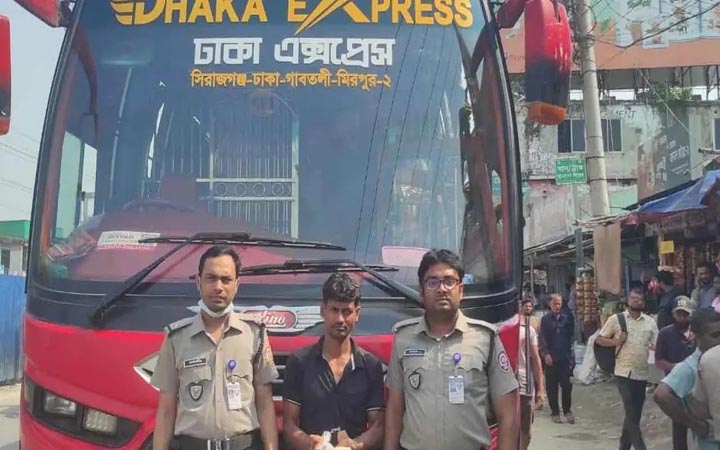 টাঙ্গাইলে বাসযাত্রীর কাছে মিলল ৪০০ পিস ইয়াবা