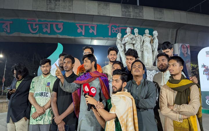 মুন্সিগঞ্জে হত্যাকাণ্ডের প্রতিবাদে ঢাবিতে বিক্ষোভ মিছিল