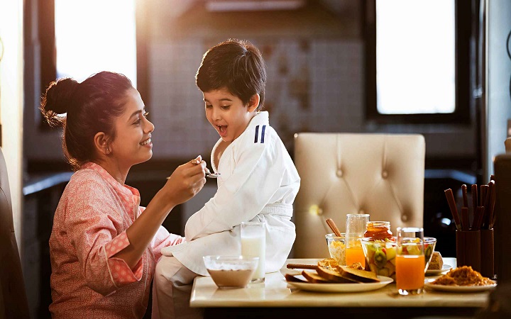 শিশুর দৃষ্টিশক্তি ভালো রাখতে কী খাওয়াবেন?