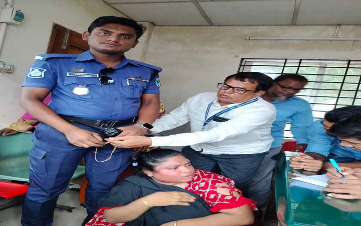 যশোরে হাসপাতাল থেকে স্বর্ণের চেন ছিনতাইয়ের চেষ্টাকালে নারী আটক