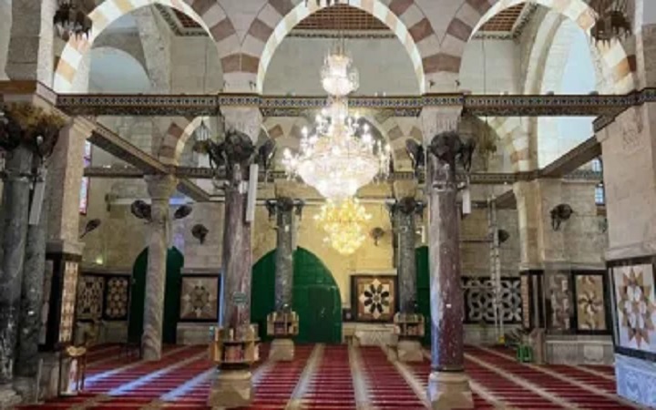 মসজিদুল আকসায় এশা ও তারাবি নামাজ বন্ধ